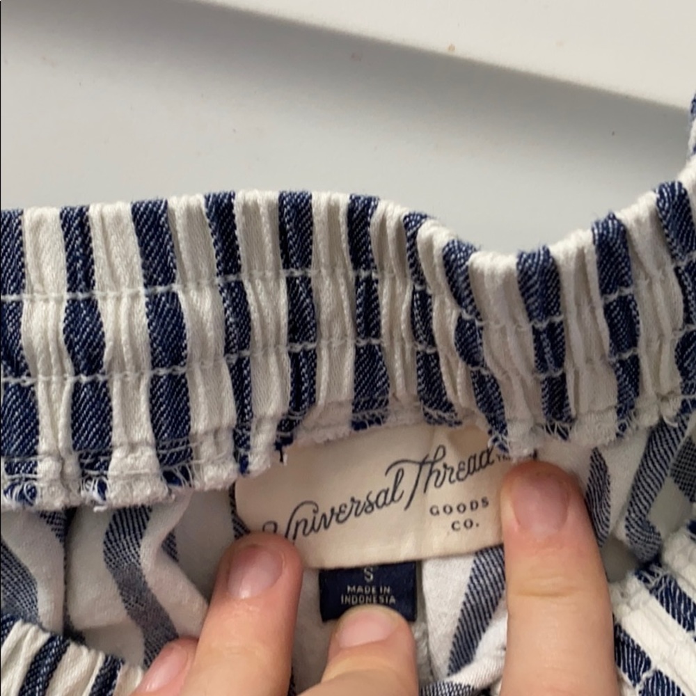 Shorts - Picture 3 of 4